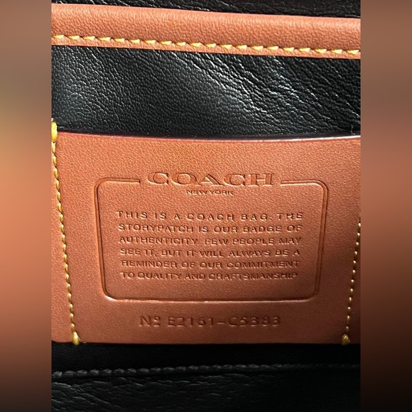 C5383 - Coach Hitch Crossbody with Horse and Carriage Print - Picture 11 of 14